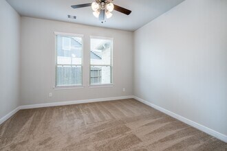 204 Upland Dr in Waller, TX - Building Photo - Building Photo