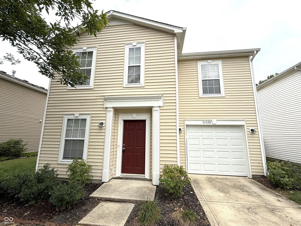 14328 Cuppola Dr in Noblesville, IN - Building Photo