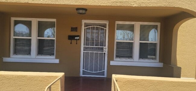 property at 5942 West Myrtle Ave