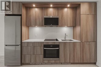 60 Central Park Roadway in Toronto, ON - Building Photo - Building Photo