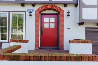 3567 Redwood Rd in Oakland, CA - Building Photo - Building Photo