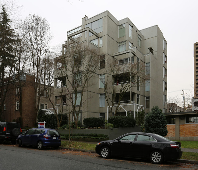 Kenwood Court in Vancouver, BC - Building Photo - Building Photo