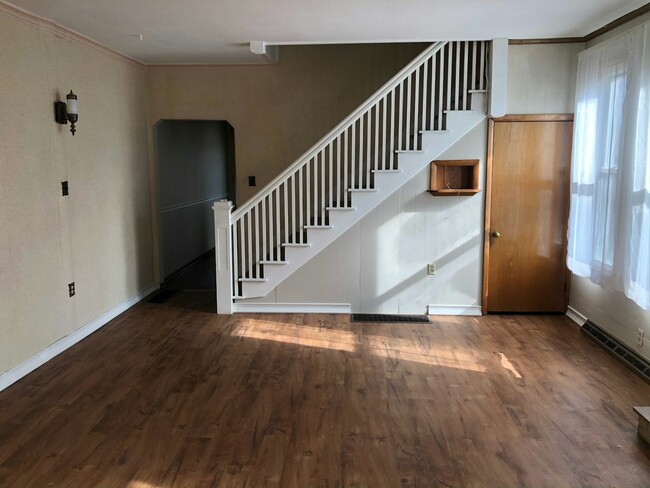 1323 Chamberlain Ave in Fairmont, WV - Building Photo - Building Photo