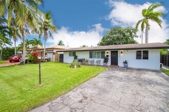 7700 NW 15th St in Pembroke Pines, FL - Foto de edificio - Building Photo