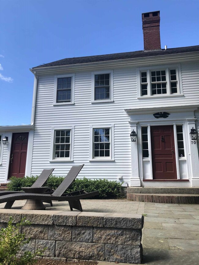 70 Woodland Rd in North Hampton, NH - Building Photo - Building Photo