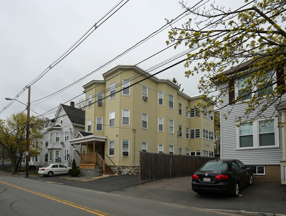 122 Lowell St in Waltham, MA - Foto de edificio