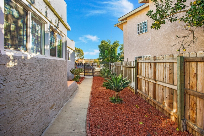 1941 Olive Ave, Unit 1941 in Long Beach, CA - Foto de edificio - Building Photo