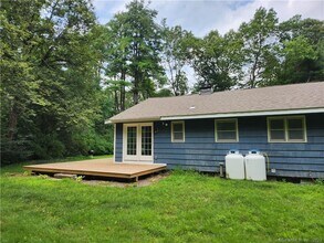 35 Sylvan St in Avon, CT - Building Photo - Building Photo