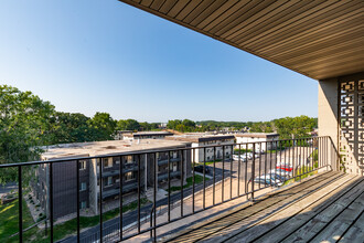 The Oaks of West St. Paul in West St. Paul, MN - Building Photo - Building Photo