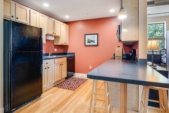 220 Spencer Ave, Unit 201 in Chelsea, MA - Building Photo - Building Photo