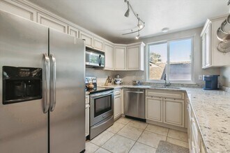 4001 S Flanders Way in Aurora, CO - Building Photo - Building Photo