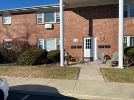 136 S Chestnut St in New Paltz, NY - Building Photo