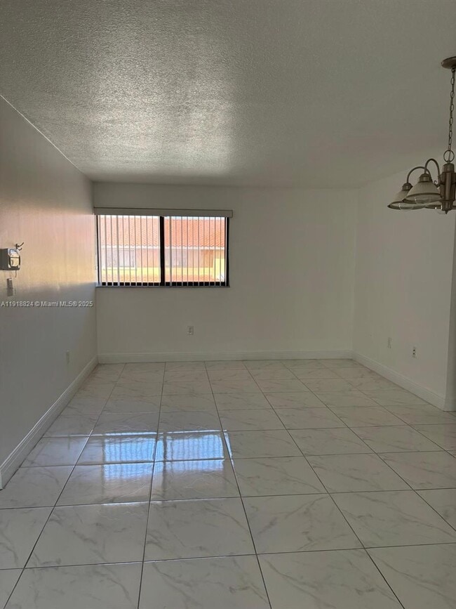 2740 W 61st St in Hialeah, FL - Building Photo - Building Photo