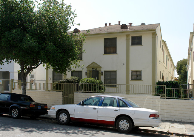 5430 Carlton Way in Los Angeles, CA - Foto de edificio - Building Photo