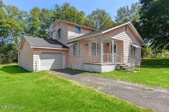 388 Oak St in Lucedale, MS - Building Photo - Building Photo