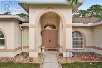 4232 Balmoral Way in Sarasota, FL - Building Photo - Building Photo