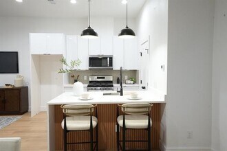 629 N Tyler St in Dallas, TX - Foto de edificio - Building Photo