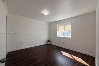 540 NW 7th St in Miami, FL - Building Photo - Building Photo