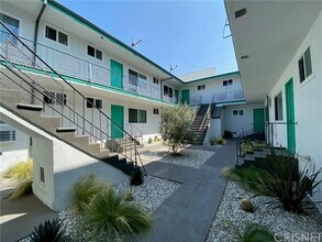 252 S New Hampshire Ave-Unit -3 in Los Angeles, CA - Building Photo - Building Photo