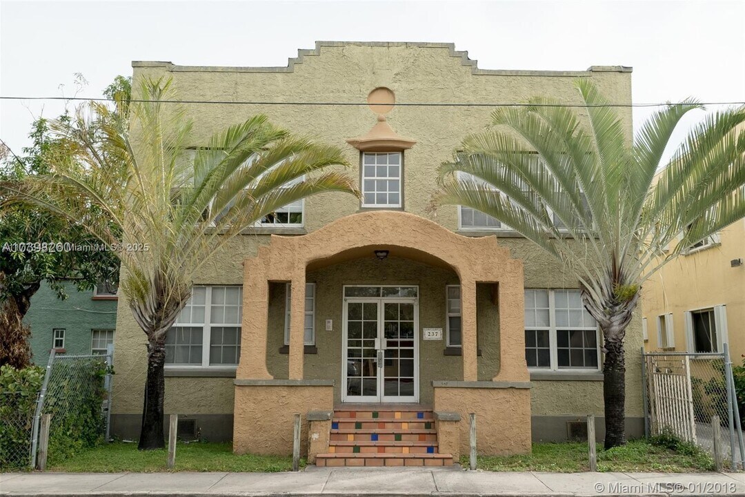 237 NW 10th Ave in Miami, FL - Building Photo