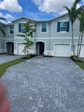 4393 Hammock Grove Dr in Lake Worth, FL - Building Photo - Building Photo