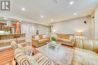 87 Lowinger Ave in Hamilton, ON - Building Photo - Building Photo