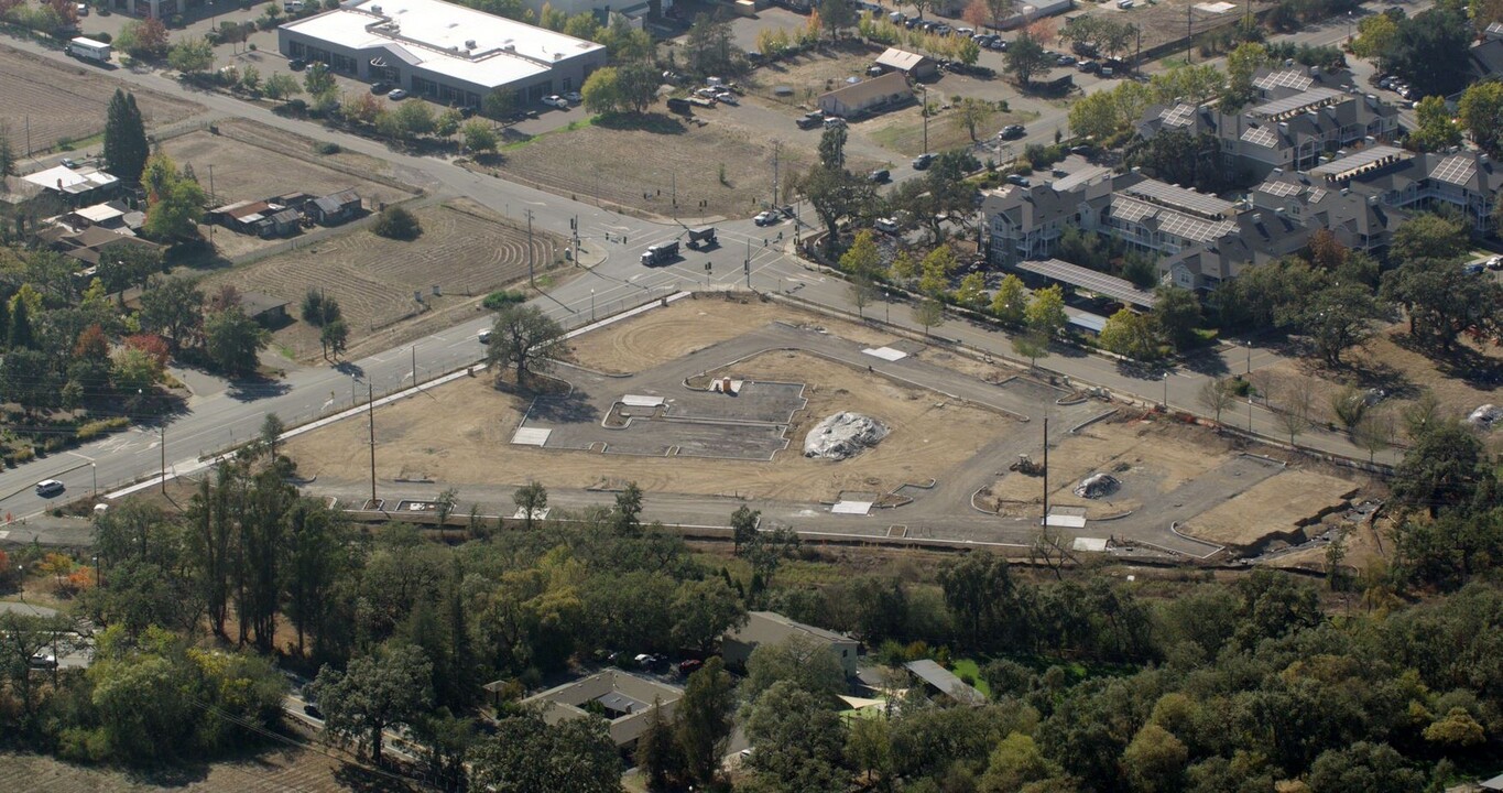 Shiloh Apartments in Windsor, CA - Foto de edificio