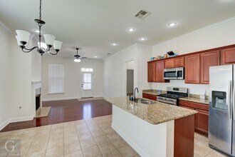 1005 S Cres Cove in Shreveport, LA - Building Photo - Building Photo