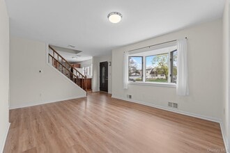 172 Front Ave in Brentwood, NY - Building Photo - Building Photo