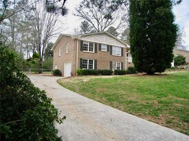 759 Mockingbird Ln, Unit 101 in Marietta, GA - Building Photo