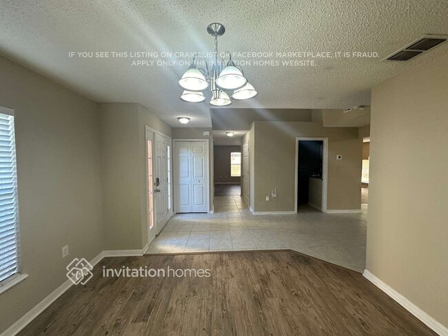 3165 Hoover Dr in Deltona, FL - Foto de edificio - Building Photo