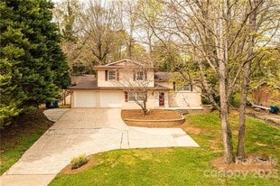 1058 18th Ave NW in Hickory, NC - Building Photo