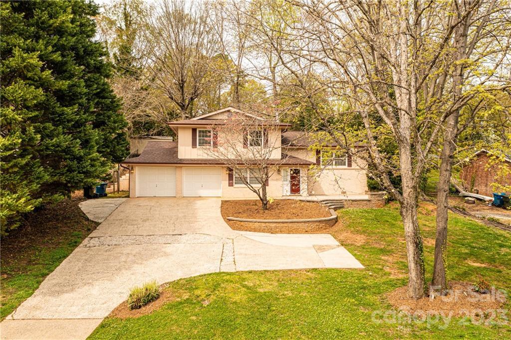 1058 18th Ave NW in Hickory, NC - Building Photo
