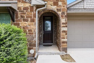 140 W Highfield St in Hutto, TX - Building Photo - Building Photo