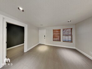 5455 San Patricio Dr in Grand Prairie, TX - Foto de edificio - Building Photo