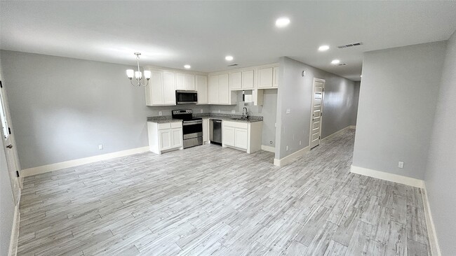 326 W Morgan St in Denison, TX - Building Photo - Building Photo
