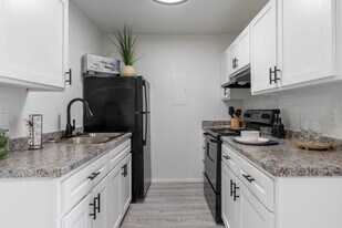 LAKE FAIRWAY in El Paso, TX - Building Photo