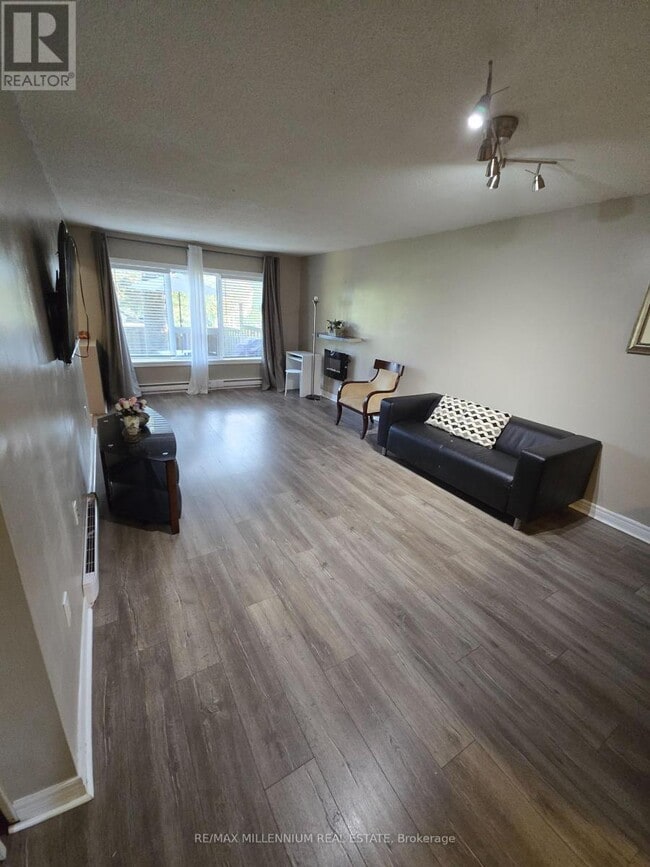 50 Scarborough Golf Club Rd in Toronto, ON - Building Photo - Building Photo