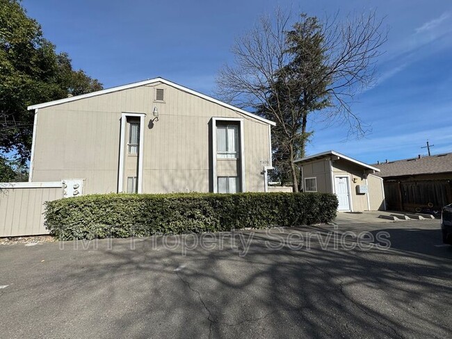 5101 Glide Dr in Davis, CA - Foto de edificio - Building Photo