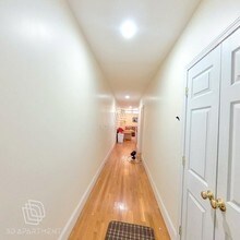 56 Egmont St, Unit 4 in Brookline, MA - Foto de edificio - Building Photo