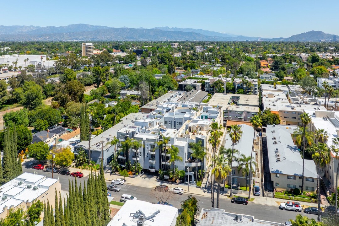 4532 Murietta Ave in Sherman Oaks, CA - Building Photo