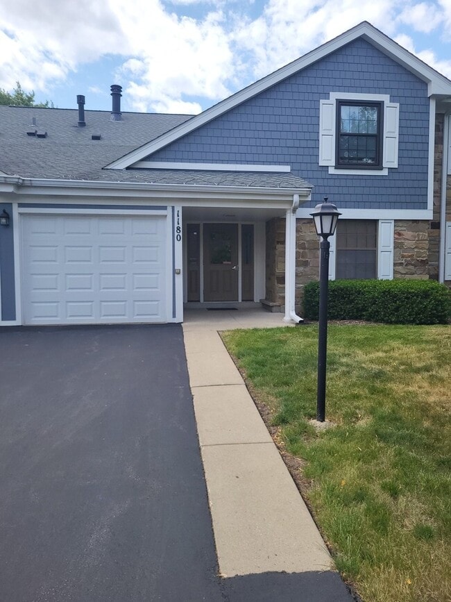 1180 Silverwood Ct in Wheeling, IL - Building Photo - Building Photo