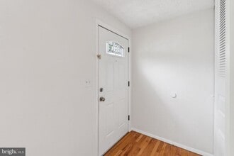 8490 Rippled Creek Ct in Springfield, VA - Foto de edificio - Building Photo