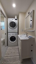 4110 San Mateo Pl in Victoria, BC - Building Photo - Building Photo