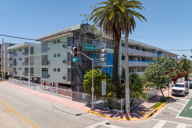 Terrace East Condo in Miami Beach, FL - Building Photo - Building Photo