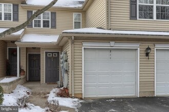 211 Sparrow Rd in Hummelstown, PA - Building Photo - Building Photo