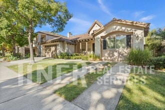 1841 Edgemore Ave in Sacramento, CA - Building Photo - Building Photo