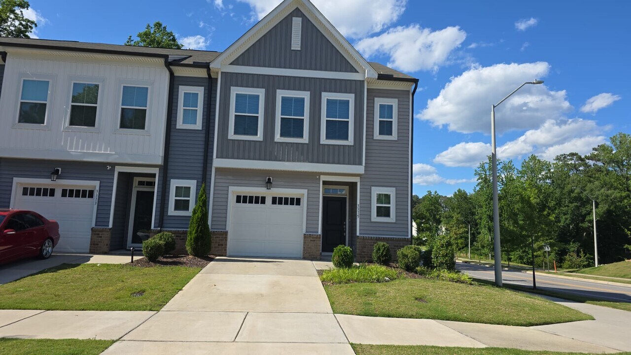 3315 Oak Pass Dr in Raleigh, NC - Foto de edificio