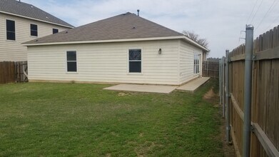 1104 Redcloud Dr in Fort Worth, TX - Building Photo - Building Photo