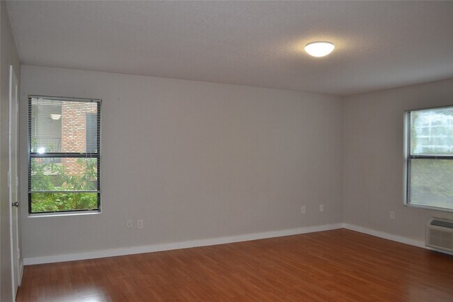 701 W Sycamore St, Unit 207 in Denton, TX - Building Photo - Building Photo